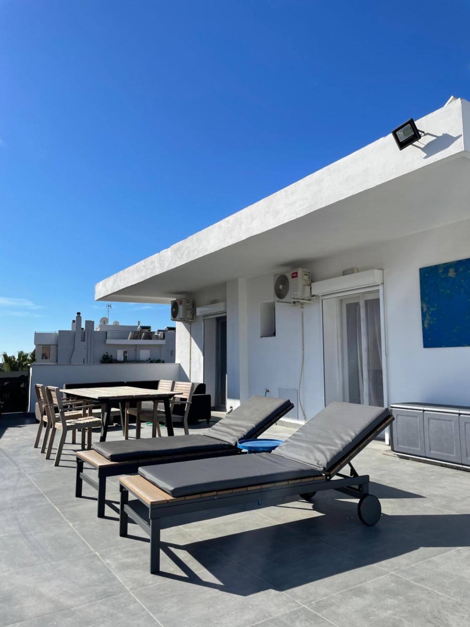 Апартаменты Roofgarden Close Subway Station *